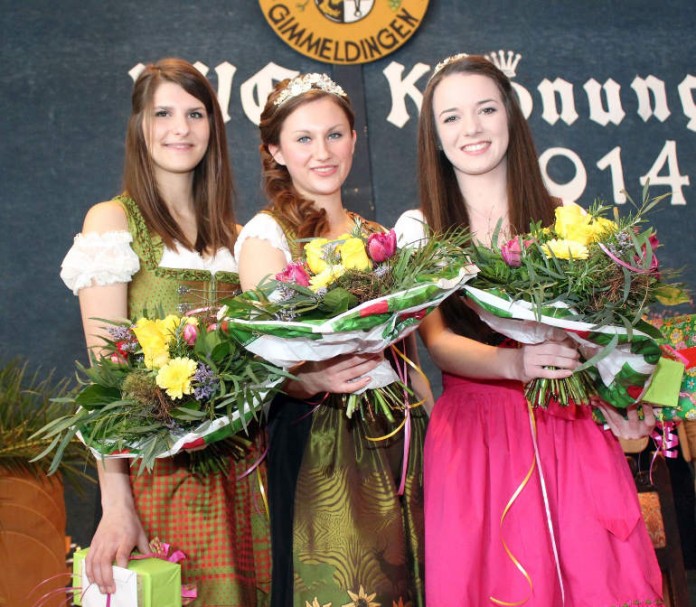 v.l.: Exkönigin Laura Jung, neue Königin Fenja Neubauer, neue Prinzessin Alessa Leydecker